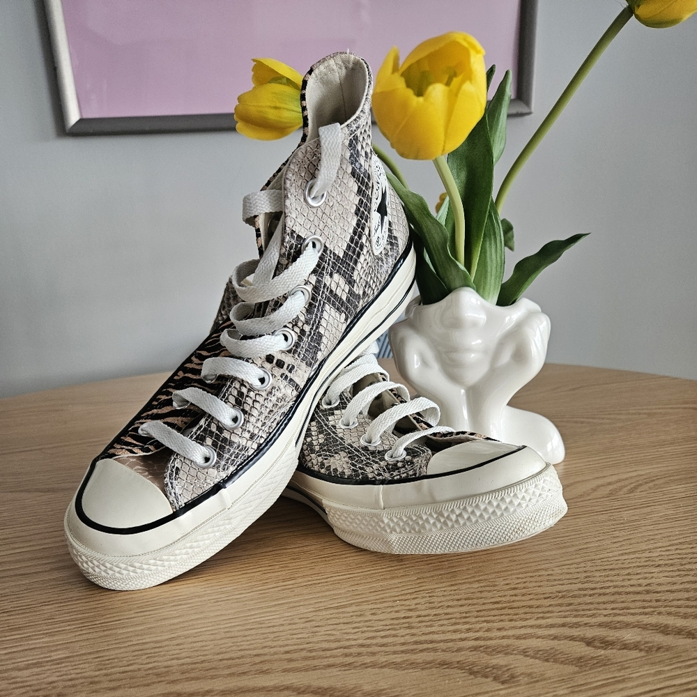 Converse - Picture 2 of 10